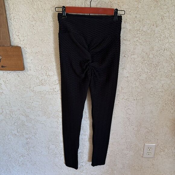 Forever 21 Hunnycomb Knit Scrunch Butt Leggings in BLACK - Picture 4 of 11